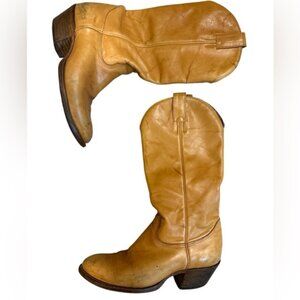 Alberta Boot company size 9 mens vintage cowboy boots in great vintage conditio